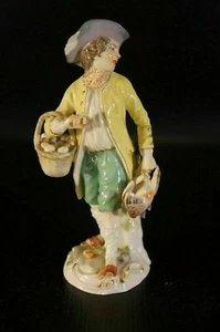 Antique Meissen Figurine Man Hunter Have on Hand Two Birds. - Picture 1 of 7