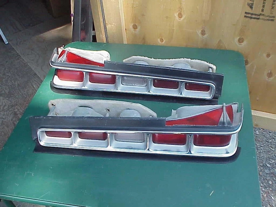 Dodge Monaco 1969 par de conjuntos de luces traseras OEM muy buen usado izquierda y derecha Foto 1 de 4