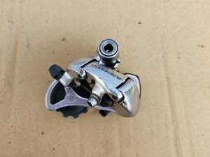 Deragliatore posteriore Shimano Dura Ace 10 velocità RD-7800 gabbia corta Giappone 10sp argento - Foto 1 di 9