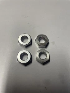 JLB Racing Radmuttern glänzend chrom / silber 4 (4) Achsen J3 Speed Cheetah 21101 - Bild 1 von 6
