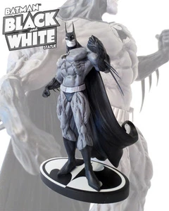 DC DIRECT Batman Black and White SIMON BISLEY STATUE NEW! Maquette DARK KNIGHT - Picture 1 of 7
