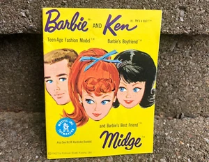 Muñeca Barbie y Ken y Midge 1962 folleto amarillo - Imagen 1 de 4