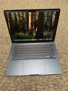 2022 Apple MacBook Air 13" - Apple M2 Chip - 8gb 256gb - Good Condition - Afbeelding 1 van 5