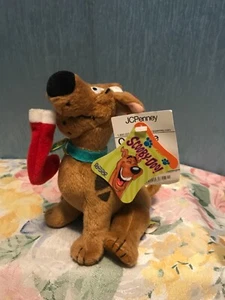 Gund 5" Scooby Doo Santa Hat Holding Stocking Plush Christmas - Picture 1 of 1