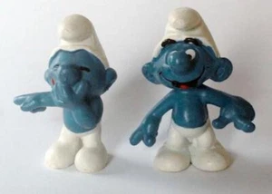 2 SMURF SMURFS Pointing Laughing SCHLEICH Made in HONG KONG - Picture 1 of 3