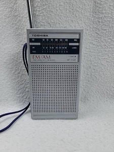 Cinghia antenna vintage Toshiba AM/FM radio portatile RP-1150F testata e funzionante - Foto 1 di 9
