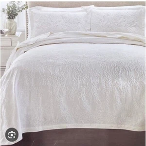 Martha Stewart Floral Matelasse 100% Cotton Bedspreads. Twin - Picture 1 of 3