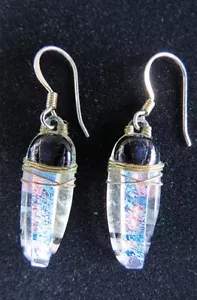 Pequeños pendientes de gota de vidrio fundido negro púrpura transparente acuático orejas perforadas Usadas en excelente estado - Imagen 1 de 4