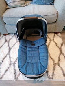 Oyster 3 blue bassinet, chassis and bassinet rain cover - Picture 1 of 9