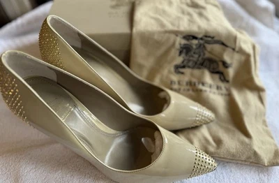 Zapatos de salón Burberry beige y dorado tachuelas para mujer 9/40 NUEVO en caja original con bolsa antipolvo Foto 1 de 4