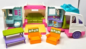 Casa rodante Fisher Price Loving Family Vacation 2011 cámper furgoneta con muebles - Imagen 1 de 12