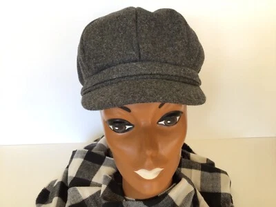 Sombrero de Cabbie Gris con Botón Cubierto Acento Gris Carbón con Banda Elástica en la Parte Trasera Foto 1 de 4