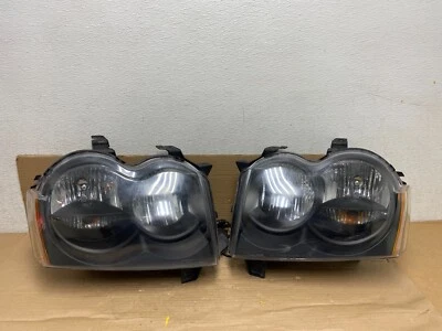 2005-2007 Jeep Grand Cherokee Left+Right Halogen Headlights O2498 DW - Image 1 of 4