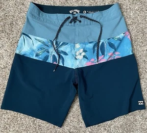 Billabong Boardshorts Recycler Tribong Pro Herren Größe 30 Badehose blau geblümt - Bild 1 von 7