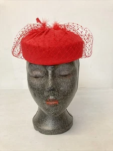 Vintage pillbox occasion hat Red, with feather & net detail - Picture 1 of 7