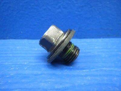 Tapón de drenaje de aceite del cárter de aceite del motor Scion XD 2008-2014, perno OEM. B48 Foto 1 de 4