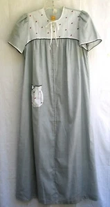 VTG 70s..FULL LENGTH..COT/POLY..HOUSE DRESS..EMBROIDERED FLOWERS..NEW..sz MED - Picture 1 of 7