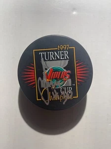 Detroit Vipers SERGEI SAMSONOV Signed 1997 Turner Cup Champions Hockey Puck - Picture 1 of 1