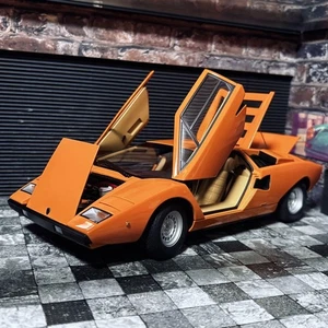 AUTOart 1/18 Lamborghini Countach LP400 Signature Diecast Model - Picture 1 of 10