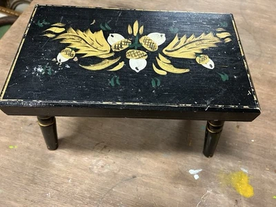 Escabelo pintado de folha de ouro e bolota Emerson de Leola, PA - Imagem 1 de 4