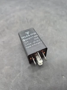 PORSCHE 911 993 RELAY REAR WINDOW HEATING 99361811700 99361811600 O12-409 - Picture 1 of 5