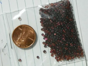 Granat 54,58 cts ca. 2 mm Rundkabinen rot lila leichte natürliche Einschlüsse - Bild 1 von 1