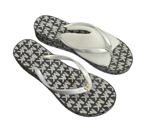 Michael Kors Women's Flip Flop sandals NEW Size 11 - Picture 1 of 4