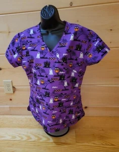 Halloween  Purple Scrub Top Size Medium Uniforms Workwear - Picture 1 of 12