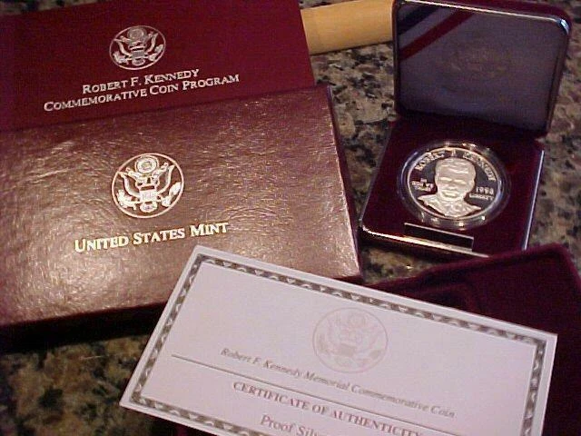 Robert Kennedy Proof Silver Dollar 1998 Uncirculated Hinged Case - Image 1 of 1