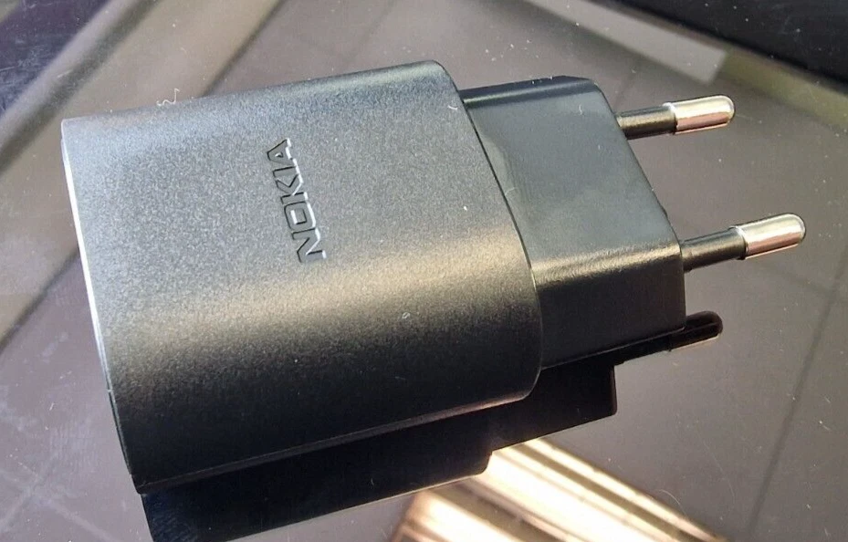 Original AD-010E Nokia Ladegerät Eingang 100-240V, Ausgang: 5,0V DC 2,0A, 10,0W - Bild 1 von 4