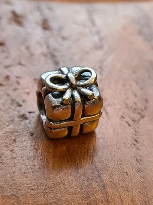 AUTHENTIC PANDORA 925 ALE STERLING SILVER GIFT WRAPPED BOX PRESENT CHARM 790300 - Image 1 of 4