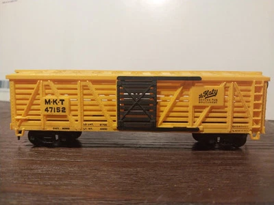 LIFE-LIKE 8582 HO Scale 42' Outside Braced Stock Car "M.K.T." "the Katy" - Image 1 of 4