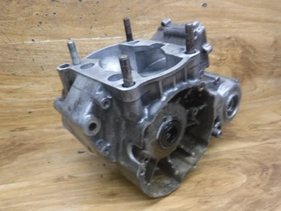 1989 - 1992 SUZUKI RM250 RM 250 CRANKCASE CASE HALF HALFS PAIR SET 11300-28897 - Image 1 of 4