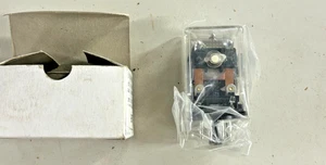 Relé Eaton Cutler-Hammer D3PR3A con botón de prueba 3 polos 11 pines bobina 120 VCA - Imagen 1 de 3