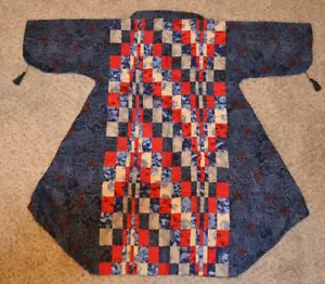 Kimono Shaped Quilt 34.5" x 38" With wall-hanging section stitched in - Picture 1 of 7