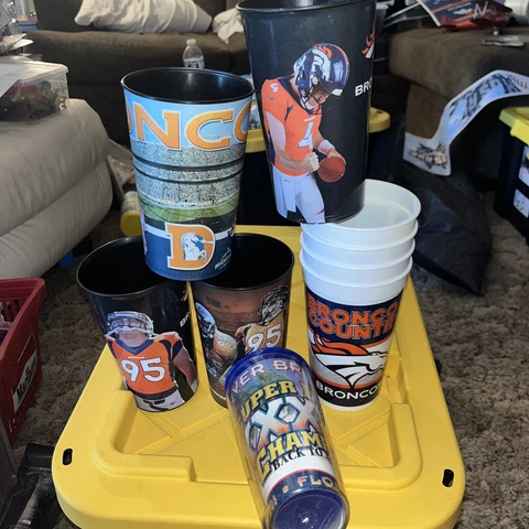 9 NFL Plastic Cup Denver Broncos  4 Arby’s 2Stadium Cups. 2 7-11 Cups  1 Tumbler Cover