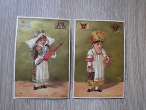 2x Chrom Embleme Mädchen & Kostüme EUROPA (1882) WILDLEDER + RUSSLAND Sweden Russia - Bild 1 von 2