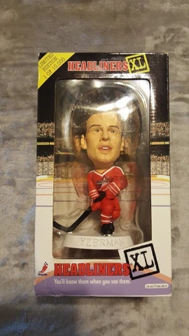 STEVE YZERMAN DETROIT REDWINGS HOCKEY HEADLINERS XL BOBBLEHEAD NEW IN BOX Cover
