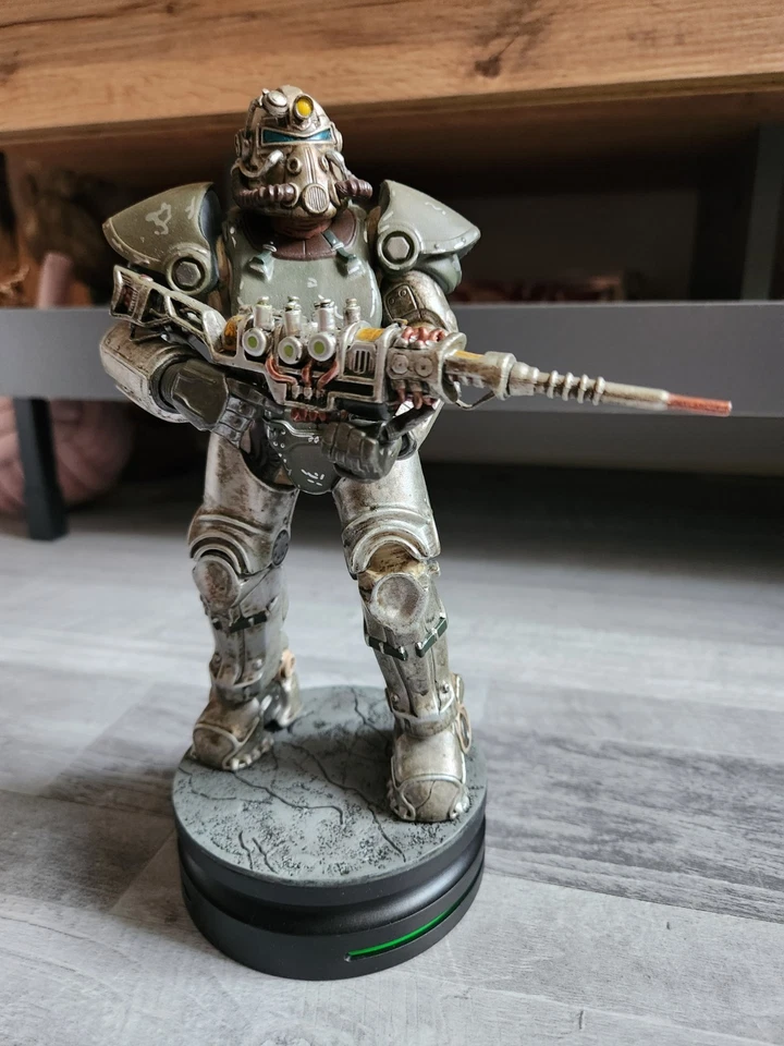Fallout Power Armor Figur Bethesda Sammelfigur Statue - Bild 1 von 4