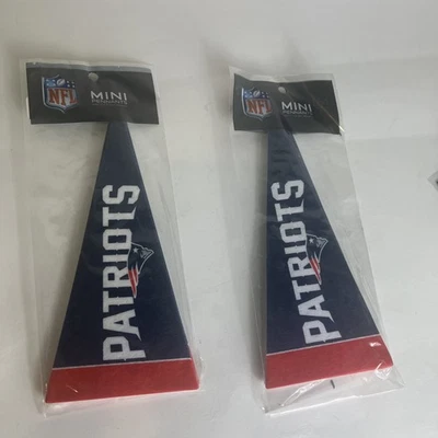 NFL New England Patriots Mini Banderín Bandera 4"x9" NUEVO Fútbol Decoración Banner X 2 Foto 1 de 2