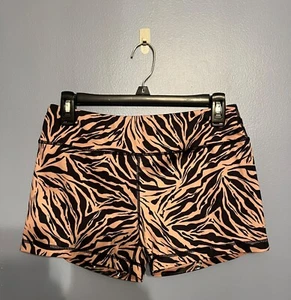 Pantalones Cortos de Entrenamiento IAB MFG 3 Pulgadas No-Ride Alta Energía Camel Estampado Animal Para Mujer LG - Imagen 1 de 10