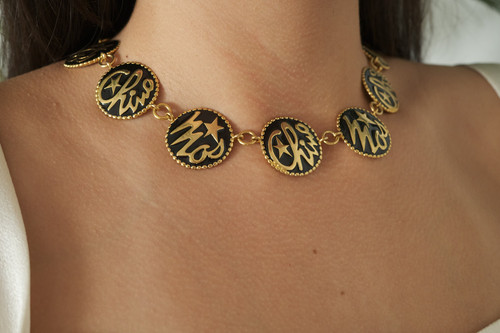 COLLANA MOSCHINO LOGO SMALTO NERO DISCO MAGLIA TONO ORO AUTENTICA VINTAGE