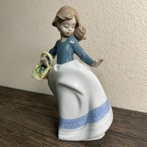 LLADRO NAO 1095 Girl With Flower Basket Figurine 4046 - Picture 1 of 6