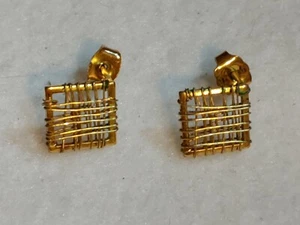 Pierced earrings - 3/8 in Square Gold Tone Mesh - Picture 1 of 6
