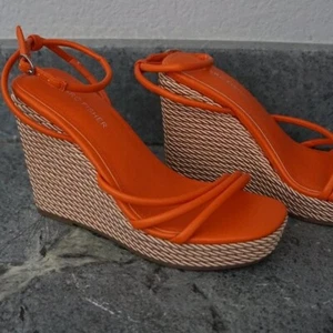 Marc Fisher mfZeki Wedge Sandals Sunkist Orange Size 9 – New with Box - Picture 1 of 5