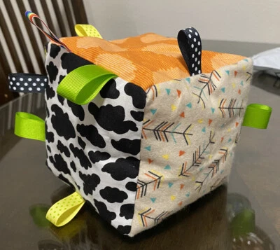 Cubo de etiqueta de pano feito à mão 6", bebê, verde/laranja, flores, safári, flechas - Imagem 1 de 2