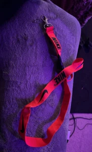 NIKE LANYARD RED NEW KEY CHAIN WITH CLASSIC DESIGN - Picture 1 of 1