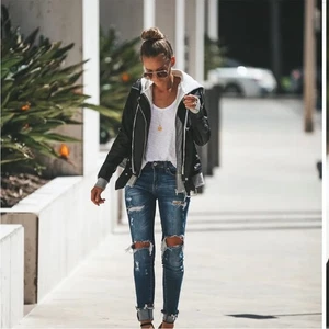 Chaqueta con capucha Vici negra de cuero sintético para mujer grande - Imagen 1 de 8