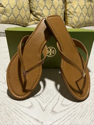NUEVO EN CAJA $178 Tory Burch CLÁSICO MAÍZ CARMELO CHANCLAS 8,5 EE. UU. Foto 1 de 4