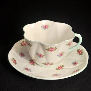 Shelley Tasse & Untertasse Rosenknospe grüner Rand #13426 rosa zierliche Form 1940-1966 Rarität - Bild 1 von 12